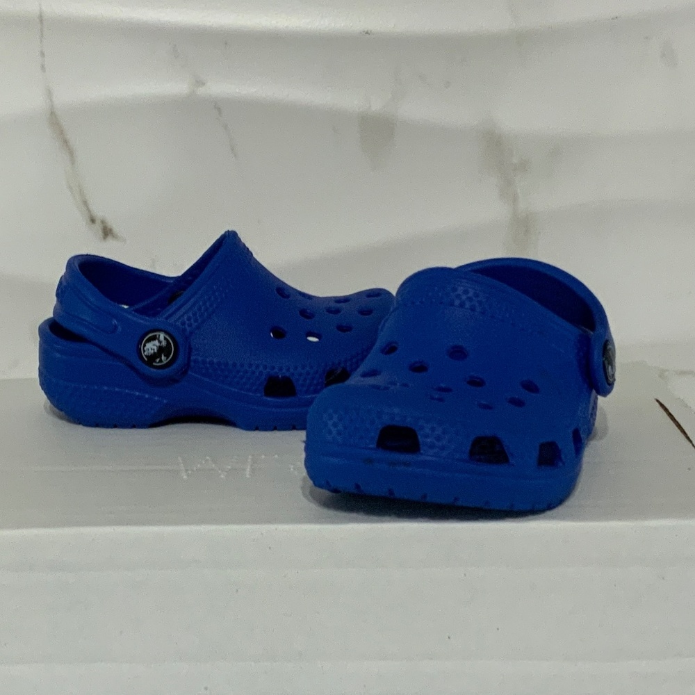 Infant Crocs Littles Clog, Bolt Blue, size 2/3